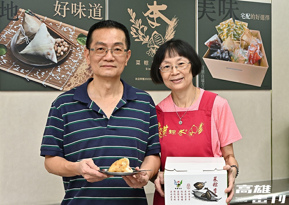 菜粽李粽店第三代李文盛及高紫桂夫妻倆，攜手讓76年老店繼續薪火相傳。(攝影/Carter)