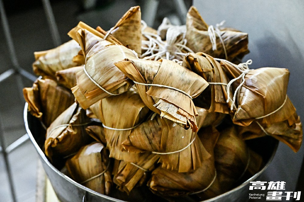 菜粽採取水煮方式，是經典南部粽特色。(攝影/Carter)