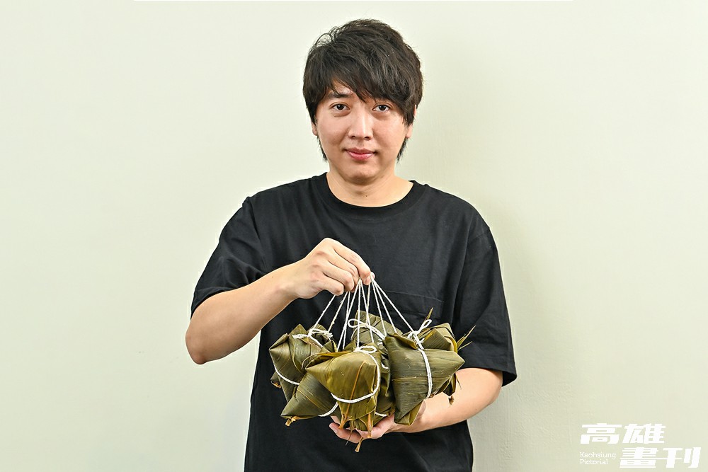 龐家肉粽第三代龐碩沅堅持古法，將龐家金門肉粽60年飄香滋味傳承下去。(攝影/Carter)