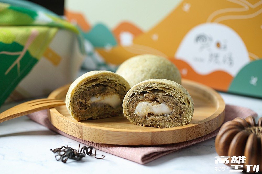 「福龜餅」山茶麻糬口味，材料為六龜珍貴山茶，入口茶香滿溢，麻糬增加層次口感。(攝影/Carter)