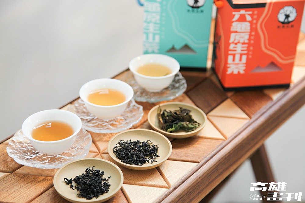 紅茶(前)色澤最深，帶蜜香與焦糖香味；青茶(中)帶焦糖、蜜香與花香；白茶(後)色澤最淺，且帶甘甜的甘蔗香味及花香。(攝影/Naru)