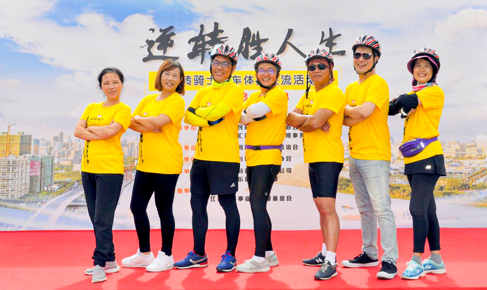 創辦創辦人郭志彬、劉宜中、陳俊朗、廖文華（左3~左6）四位爸爸共組「逆轉聯盟」，陪伴弱勢家庭兒少成長。(圖片提供/逆轉聯盟)