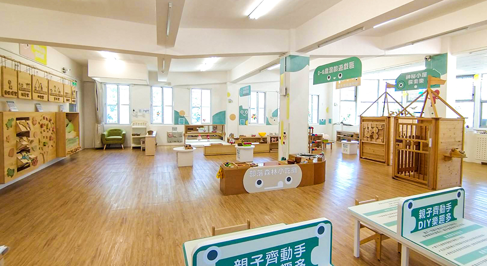 桃源親子館提供具原民色彩佈置及教遊具。(圖片提供/高市府社會局兒童褔利服務中心)