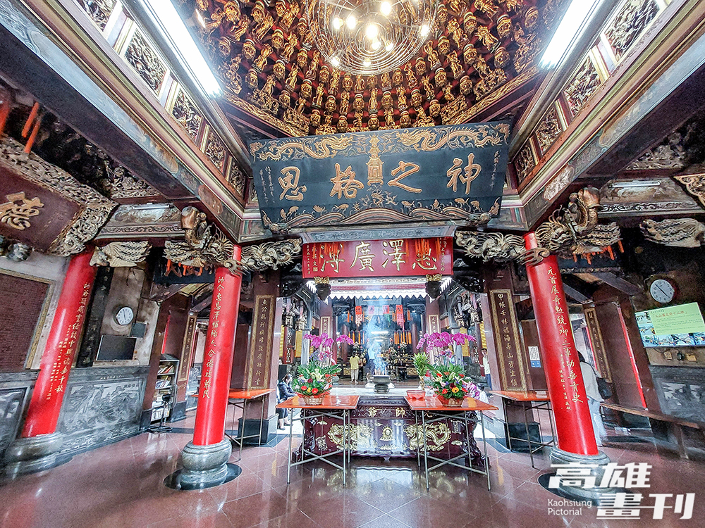 元帥府與右昌其他3家公廟自1929年元帥降旨後，共同署名廢除中元普渡，改以春、秋二祭，並禁焚金紙、供奉三牲酒醴等葷物。(攝影/Naru)