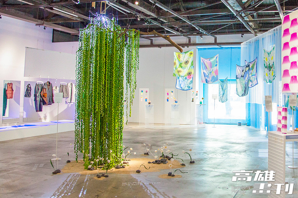 以綠色織線創作的《Tree of Life》，寓意家庭成員彼此緊密相連的關係。(攝影/李瑰嫻)