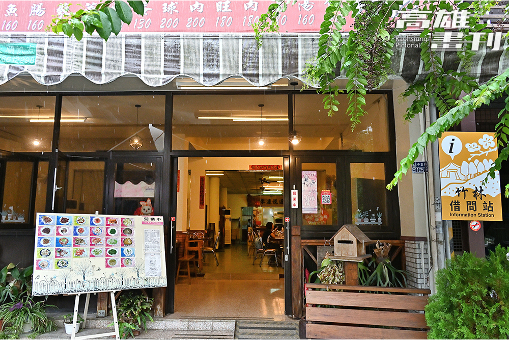山之戀風味餐廳位於寶來中正路，是旅人與山友前往南橫必經路線上。 (攝影/Carter)