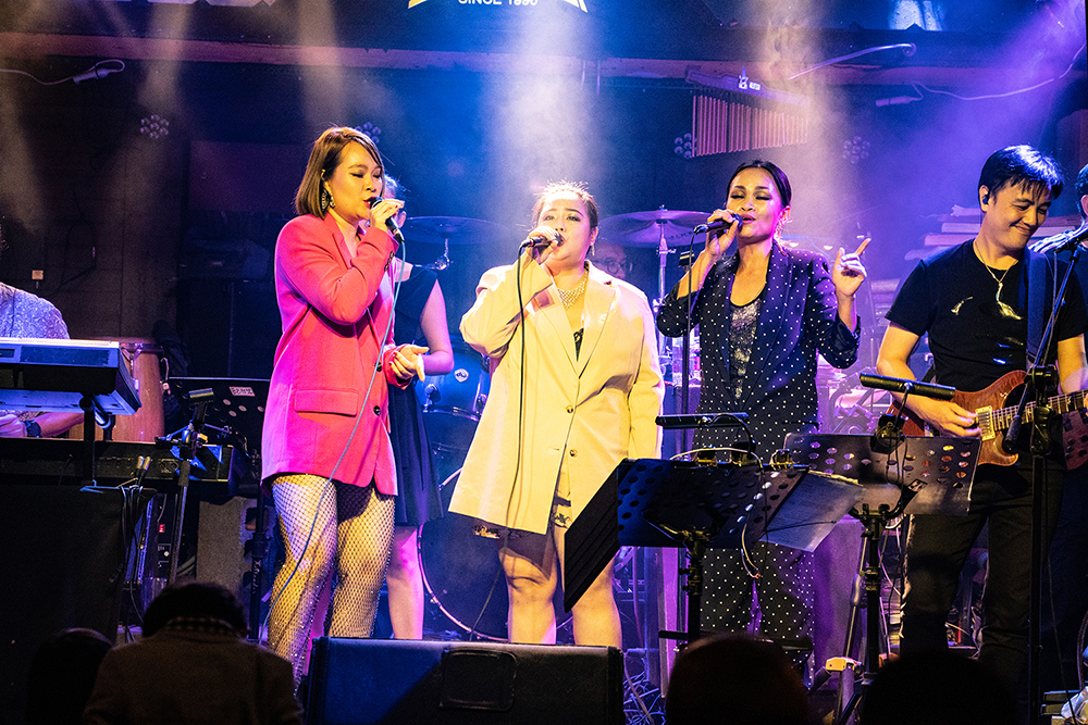 藍色狂想音樂餐廳開業至今33年，每天都有Live音樂表演，依舊吸引每個世代的音樂人和樂迷。(圖片提供/藍色狂想音樂餐廳)