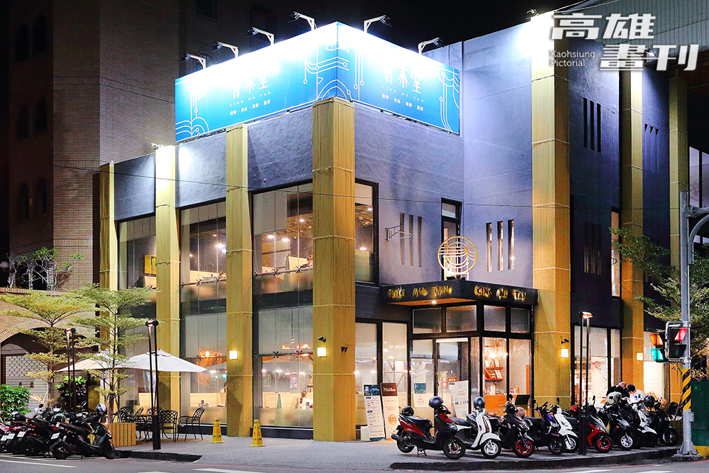 青木堂苓雅店以溫潤木質打造舒適的用餐空。 (攝影/Carter)