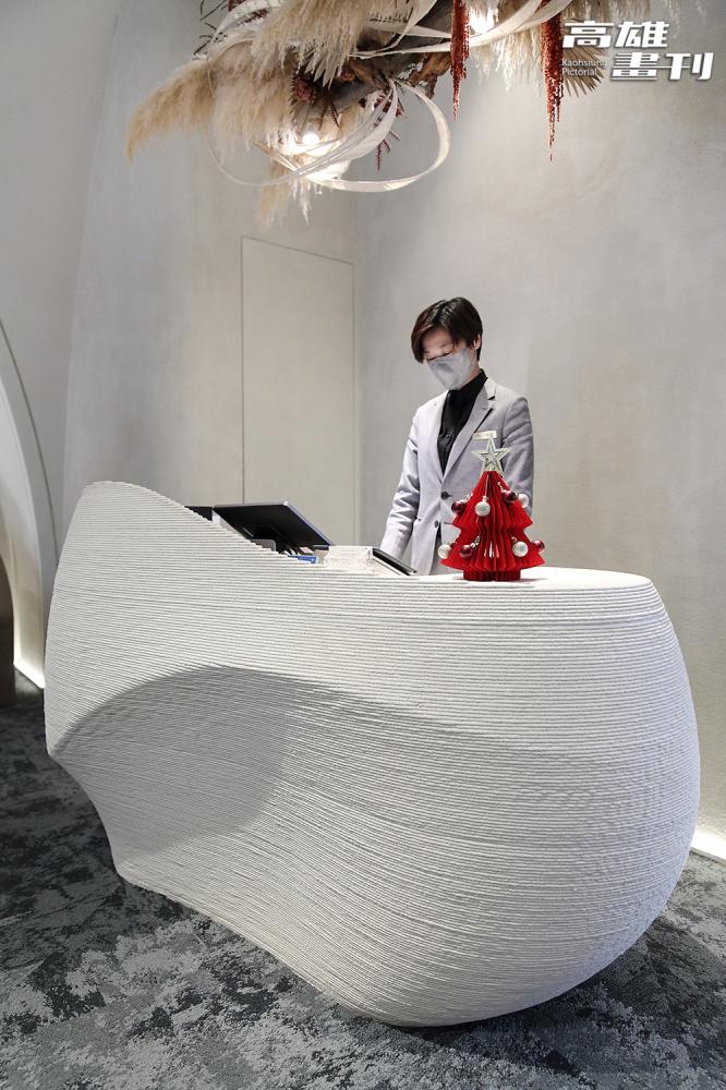 新空間大量使用循環綠建材，以廢棄蚵殼、水庫淤泥和中鋼爐石回收再生的『樂土』，運用於牆壁、櫃檯、桌腳等。（攝影/Carter）