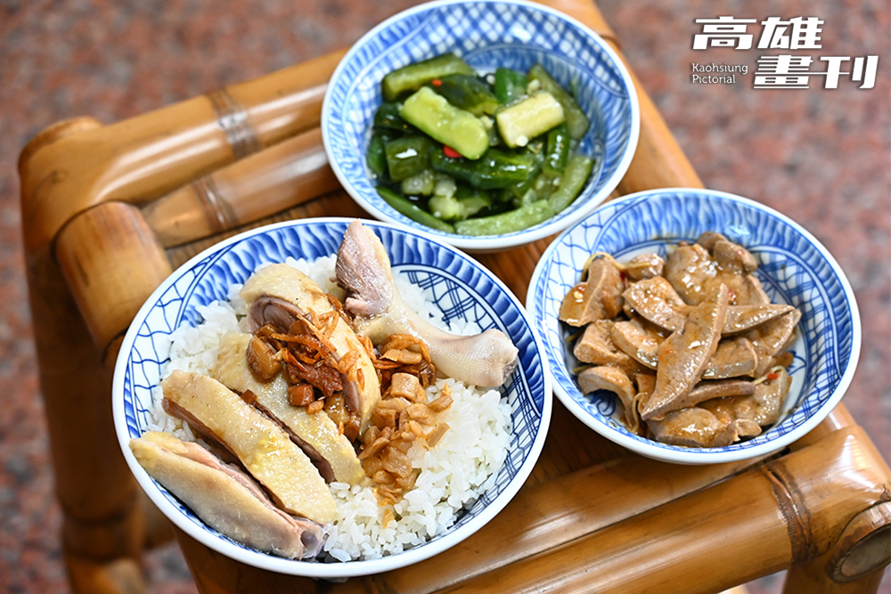 鴨金鴨肉飯位於建興市場內，招牌鴨肉飯及店家自製小菜征服饕客味蕾。(攝影/Carter)