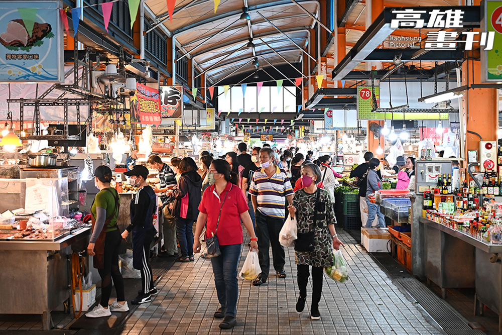 高雄關帝廟（武廟）形成一處廟口文化市集。(攝影/Carter)