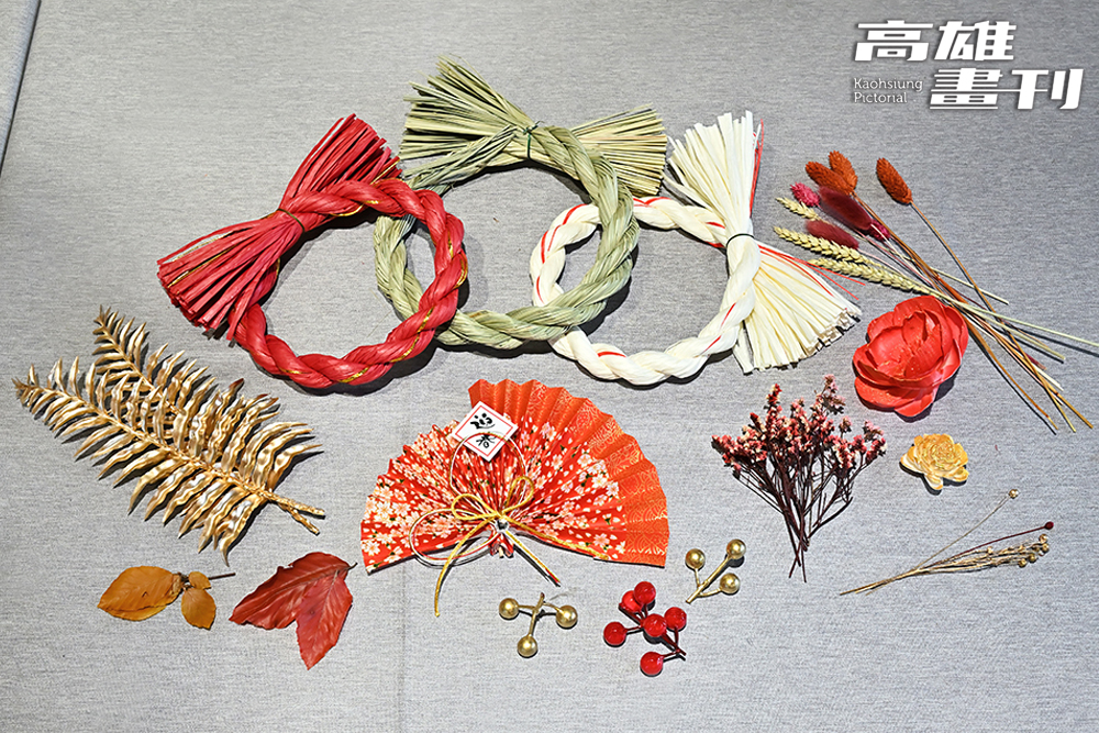 注連繩有原色草繩、白色紅線、紅色金線三種繩結可挑選。(攝影/Carter)