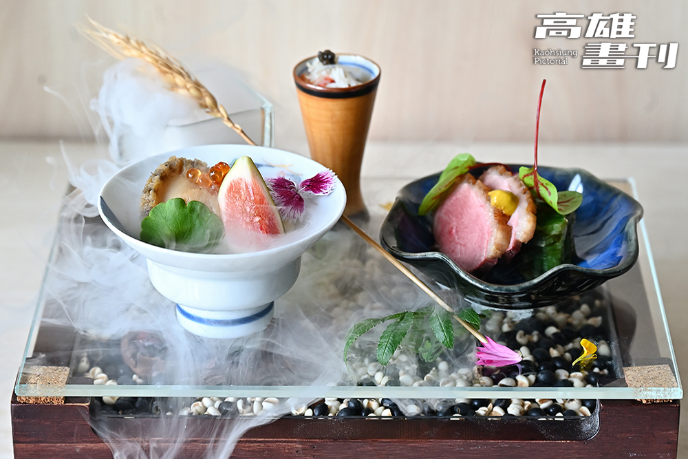 年菜套餐的「迎賓開胃小品」，包含點綴頂級大白鱘貝魯嘉魚子醬的鱈場蟹山藥細麵、搭配鮮果與梅子醋的磯煮鮑魚、以及合鴨大蔥，擺盤如同精巧藝品。(攝影/Carter)
