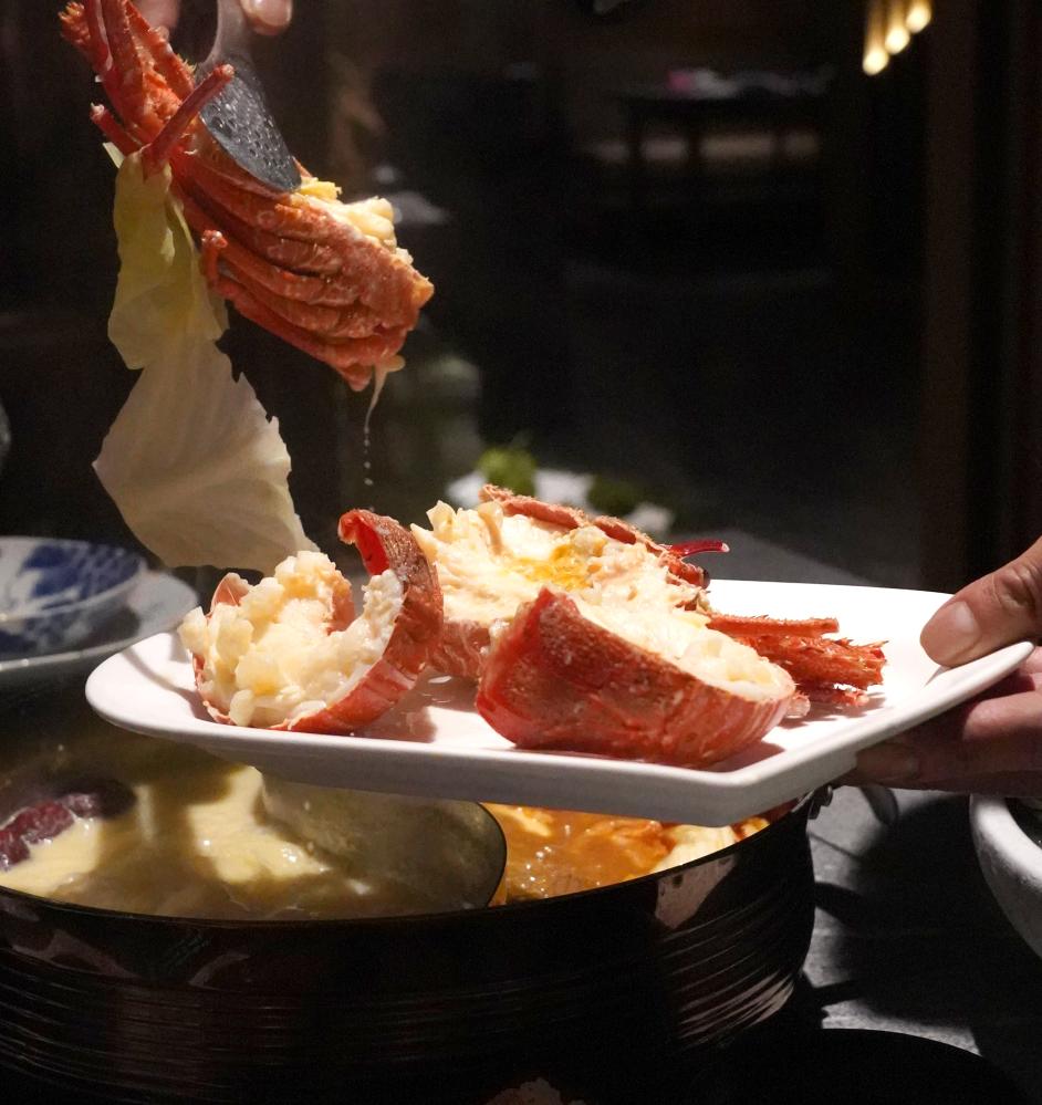 覓奇頂級日式火鍋供應新鮮海產及肉品，涮過就能嘗到食材的原始美味。(圖片提供/覓奇餐飲集團)