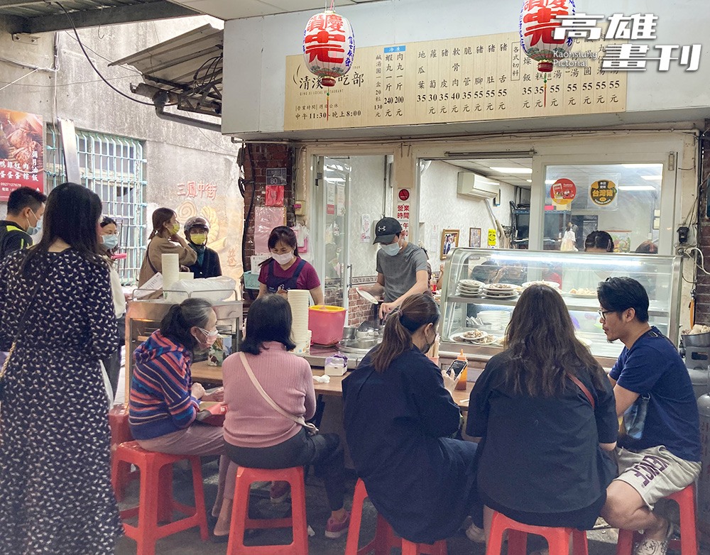 清溪小吃部是老街上唯一的小吃店，也成為街上獨特的風景，供應簡單的家常料理。(攝影/陳婷芳)