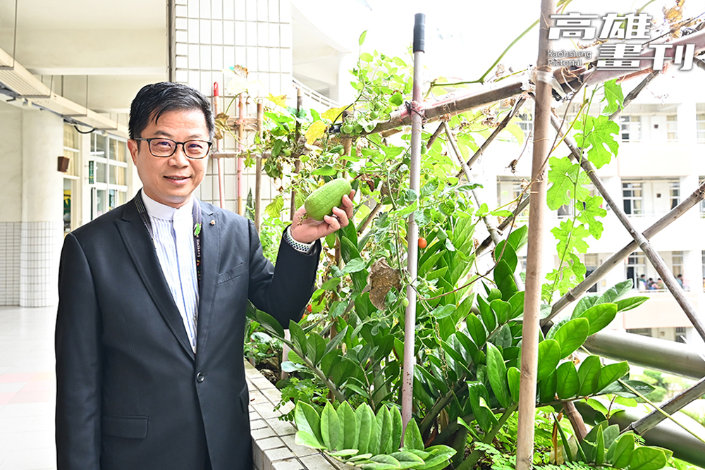 新上國小校長王彥嵓號稱點子王，以美感素養為核心，創造出都市中當代文青小農，並扎根校園藝術教育。(攝影/Carter)