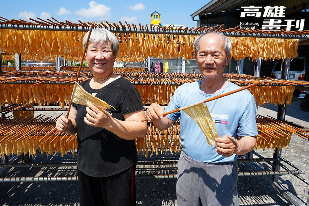 宋新富豆皮工廠至今已營業逾一甲子，宋新富接手後，依然遵循傳統，以柴燒和日曬的方式製作純天然豆皮。(攝影/Cindy Lee)
