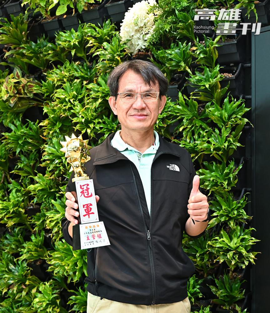 日月光資深副總洪松井分享，日月光去年拿下高雄愛河龍舟賽企業組第一名、龍舟拔河混合組第一名，以及競技龍舟公開組第三名佳績，今年以三金為目標積極備戰。(攝影/Carter) 