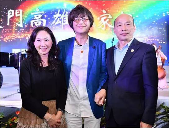 楊慕與市長暨市長夫人合影。