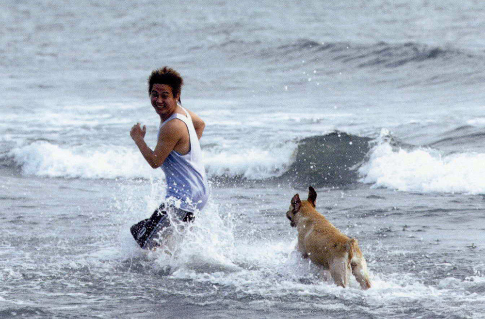 歡迎來旗津沙灘踏浪、競走，讓清涼海水為我們消消暑吧！