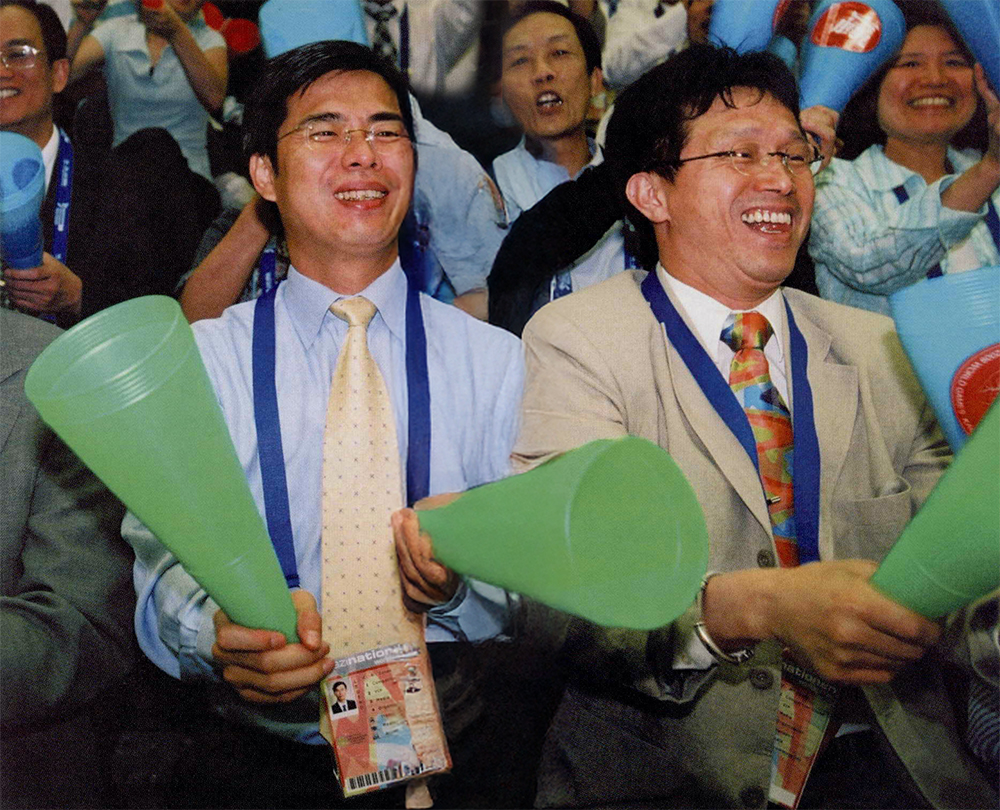 陳其邁市長（左）與駐德代表謝志偉（右）參觀合球比賽中華隊與英國的第五名爭奪戰，熱情的加油聲中，中華隊成功擊敗英國。