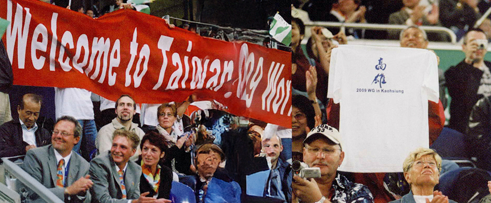 2005世界運動會閉幕典禮上來自世界各地的台灣僑民，為台灣迎接2009世運會會旗加油打氣。