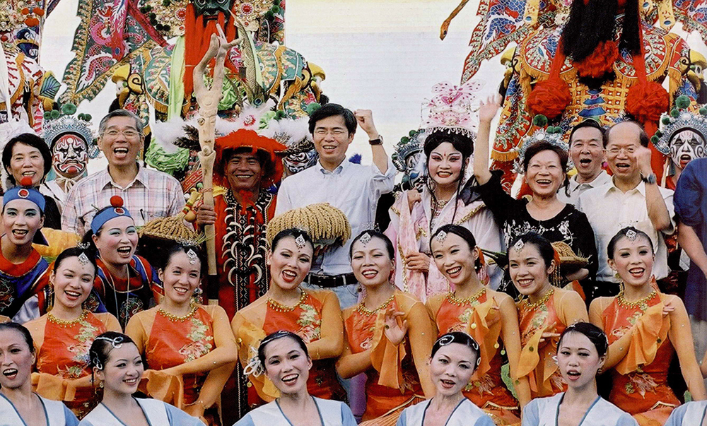 2005世界運動會閉幕表演團以自信精湛的專業表演，將高雄海洋城市多元文化呈現在世界舞台。