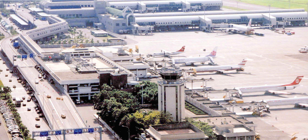 市府致力於海空雙港、自由貿易港區的發展，期望將高雄帶向更國際化的未來。