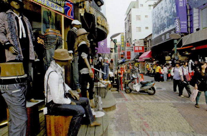 原宿玉竹商圈，流行個性商品吸引年輕人逛遊。（攝影 / 劉學聖）