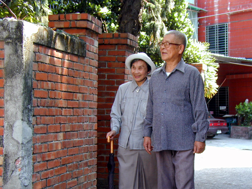 葉老師與師母鶼鰈情深，向來為文壇佳話。(圖/李友煌提供)