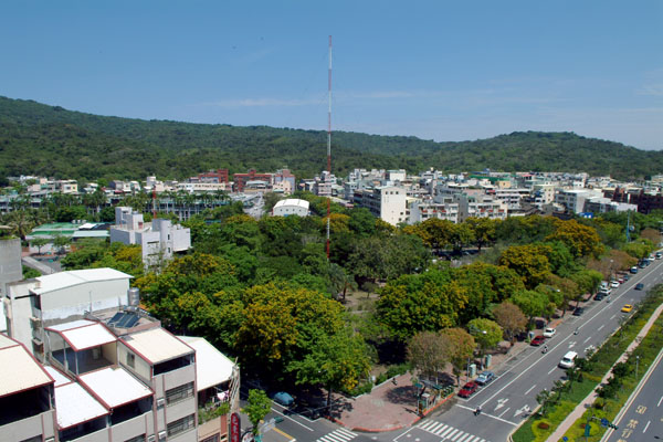 高雄廣播電台位於一片綠蔭之中。（圖/高雄廣播電台提供）