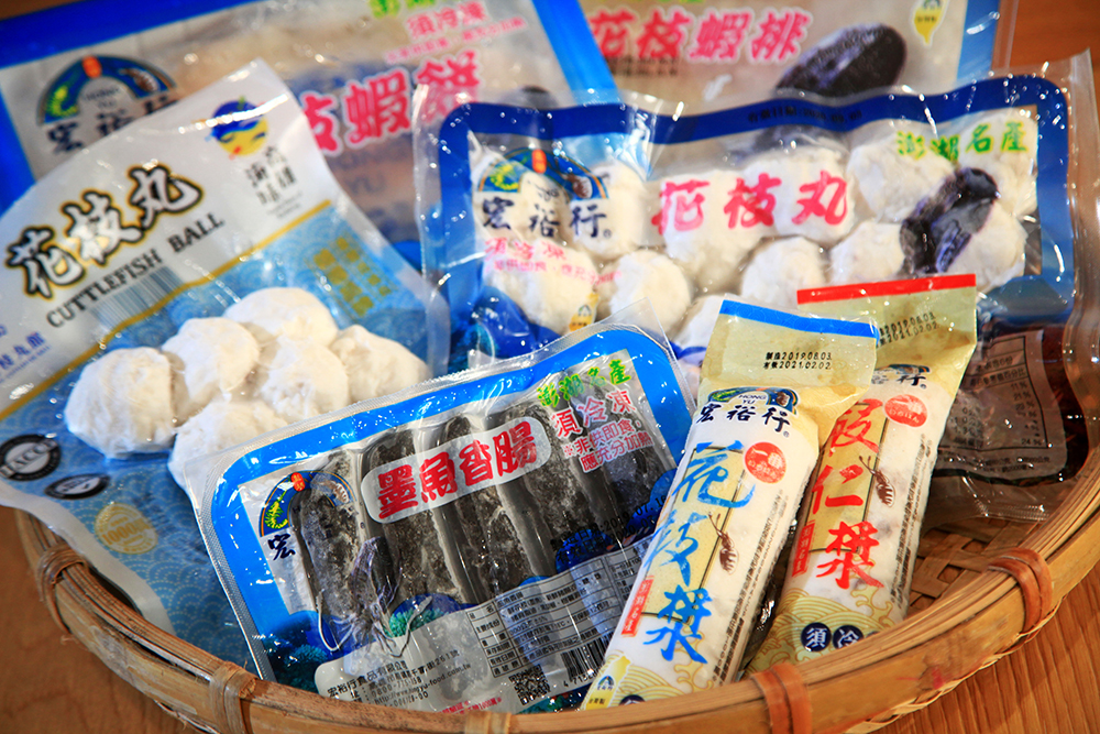 花枝丸、花枝漿、花枝蝦排是最受歡迎的伴手禮。