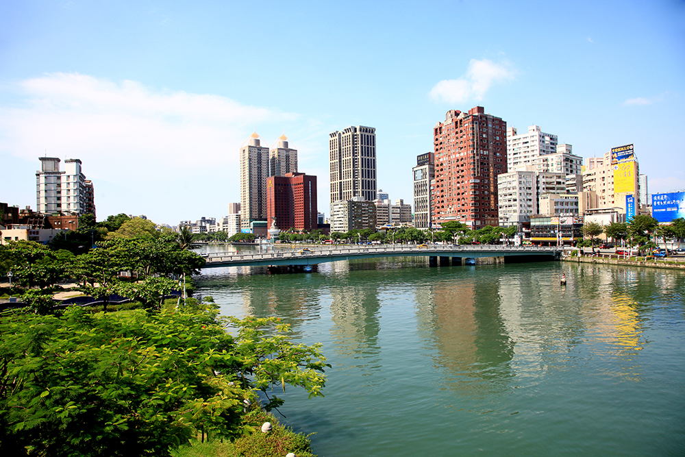 愛河是水岸綠帶、生態廊道。
