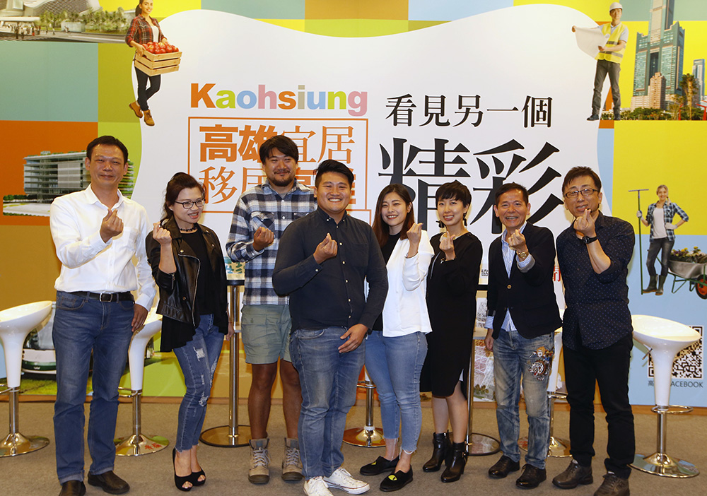 左起張家興、EMMA、孫介珩、莊承翰、曾湘樺、江淑媛、王學呈、苦苓。（攝影／顏麟宇）