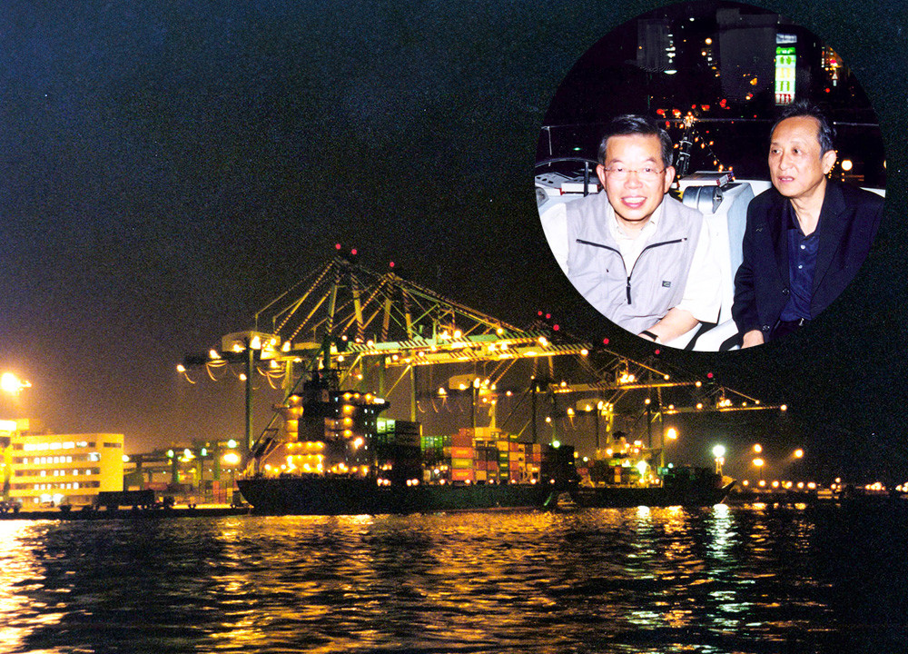 Gao Xingjian joined Mayor Hsieh for a poetic evening tour of Kaohsiung Harbor. The views and busy operations at the harbor have left him a deep impression. He looks forward to touring the harbor with Mayor Hsieh again.