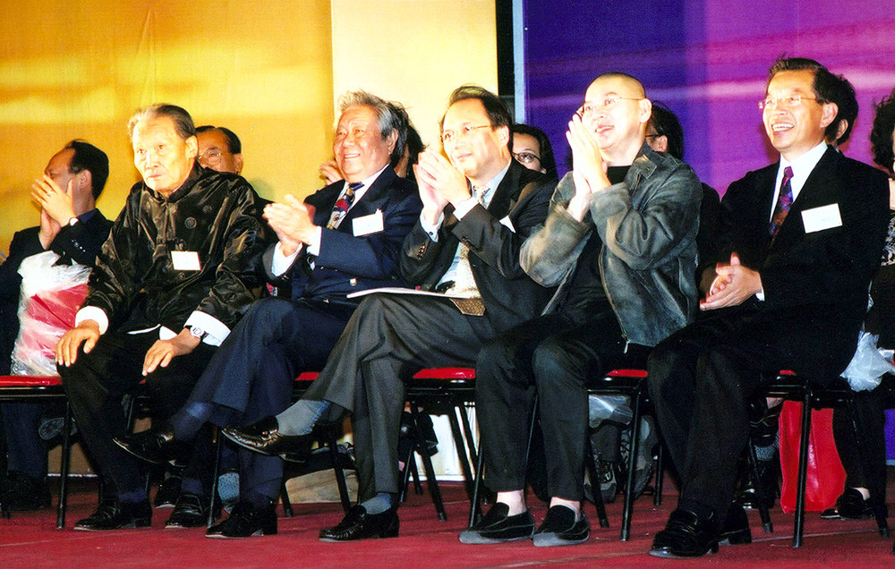 Together with several important film workers, Mayor Hsieh attended the launching ceremony of Film Archives.