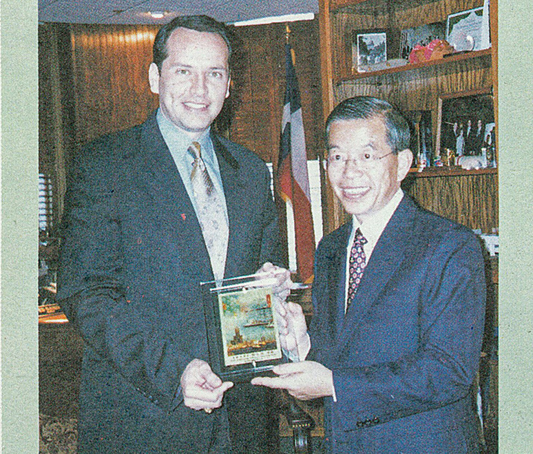 Mayor Hsieh paid courtesy calls on Mr. Garza, Mayor of San Antonio.