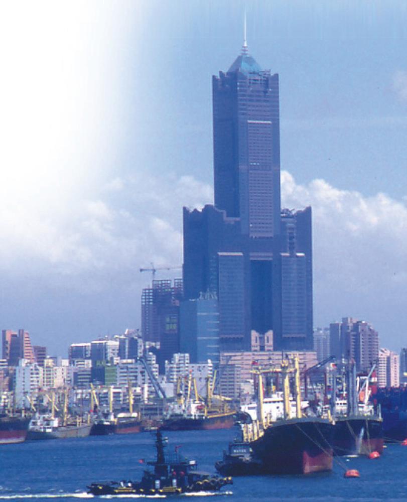 登上85觀景大樓，海港風景盡收眼底。