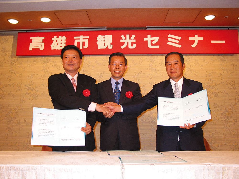 The \"Friendship Aspiration\" was attested by Mayor Hsieh, and it was signed by President of Kaohsiung Tourism Association, David Hwang, and the Japanese representative.