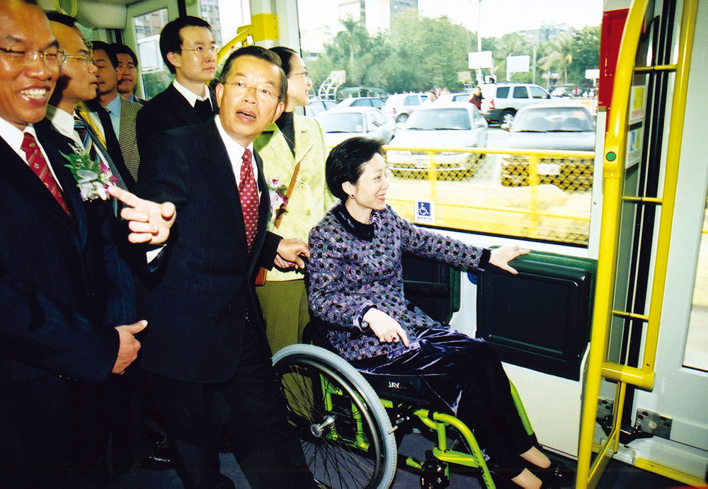 First Lady came to Kaohsiung to experience the friendly environment of Light Rail Transit personally.