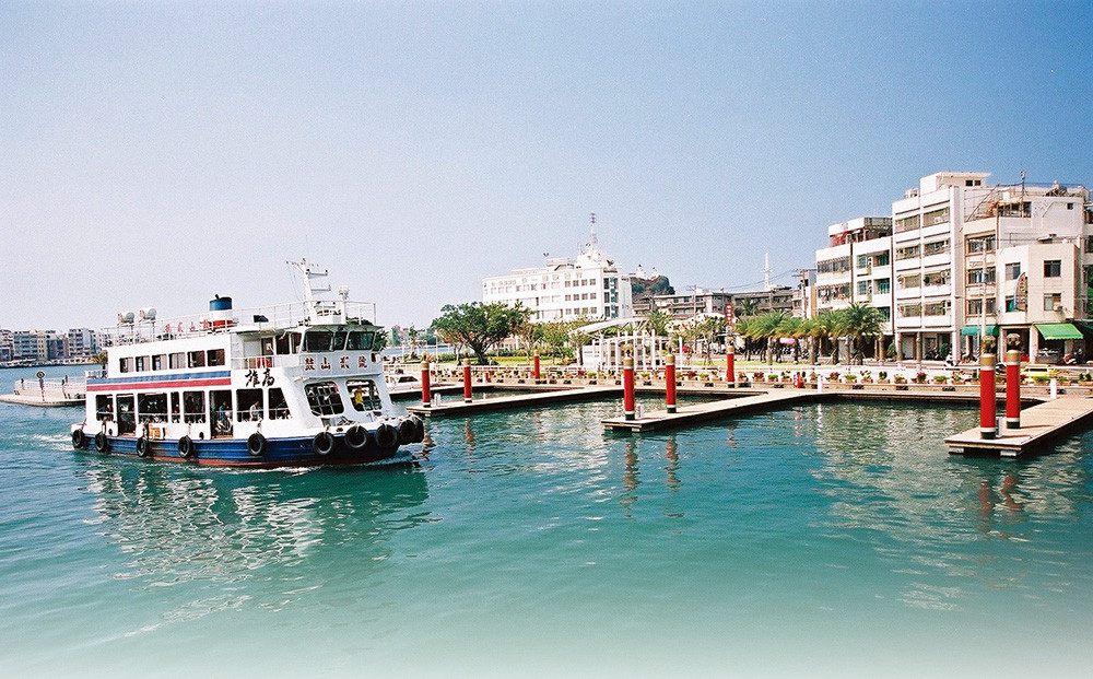 Kaohsiung Yacht Dock welcomes visitors traveling by sea around the world.