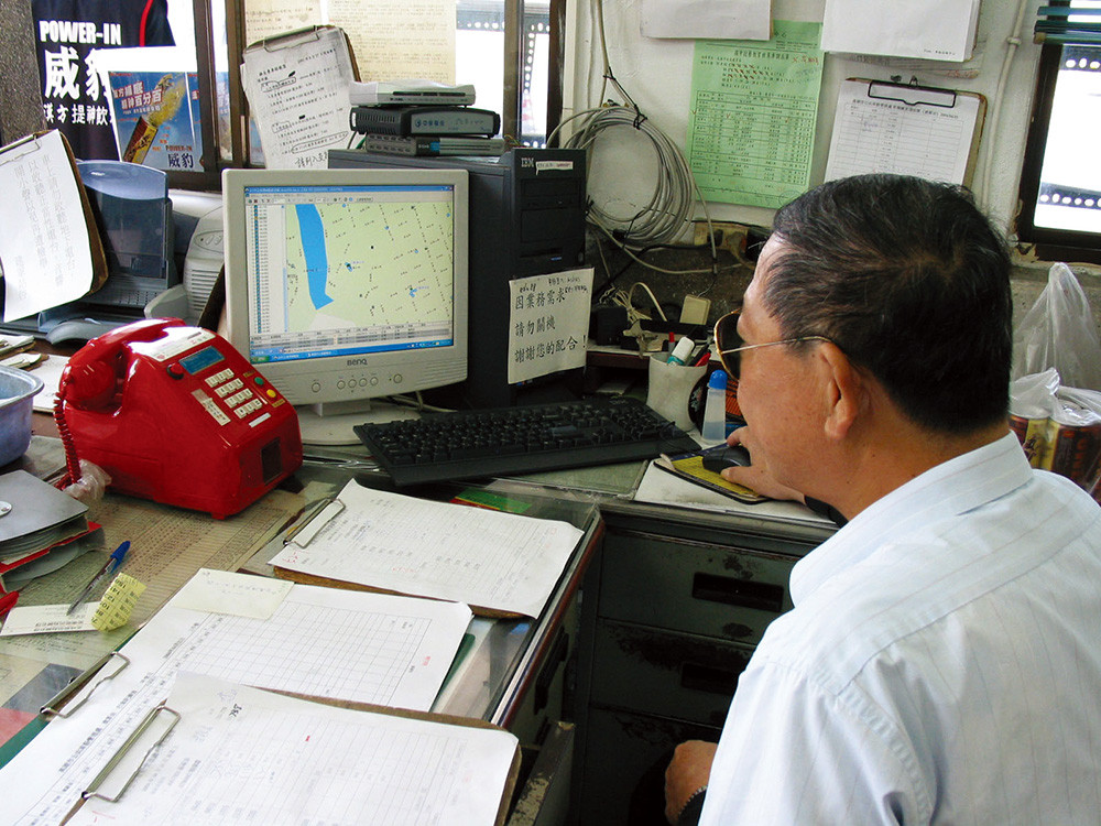 GPS was installed among 448 buses in Kaohsiung, which equips the city with electronic information, and it led the city into the era of high tech.
