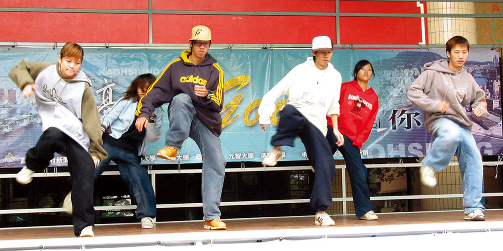  \"Kaohsiung Mobile Exhibition Hall\" Traveling from Campus to Campus