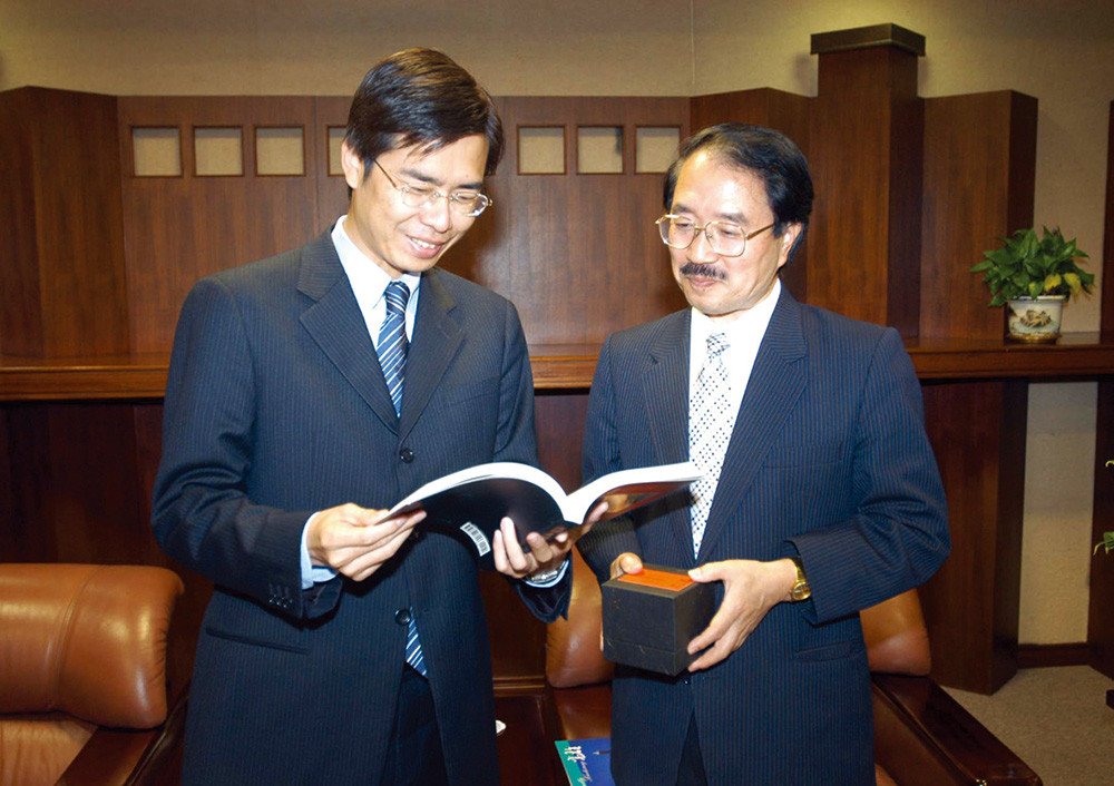 Mr. Makita, director or interchange Association Japan- Kaohsiung Office, visited Mayor Chen, promoting a liaison between Japan and Taiwan.