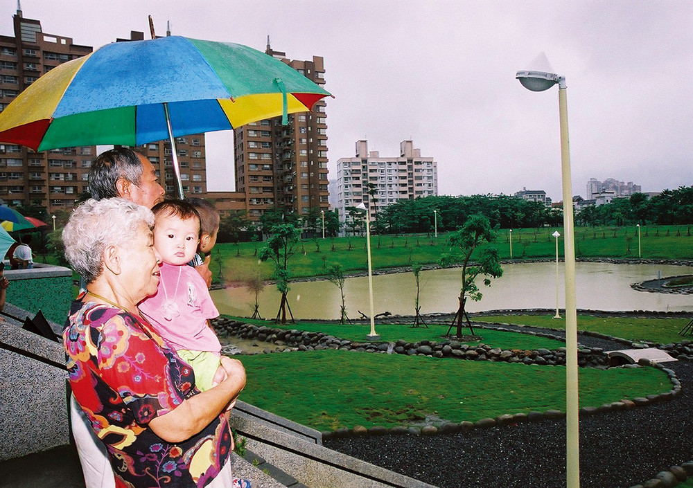 Behe Village Retention Pond is nicknamed the \"Big Bowl Park\" by locals due to its shape which was specially designed to prevent flooding. 