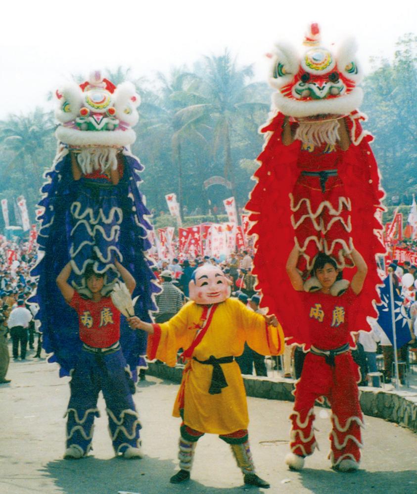 The Dragon and Lion Dances are exceedingly popular traditional folk performances because they symbolized good luck as well as bringing people happiness. Out of all the performing groups, the Luan Guan is definitely one of the greatest.(Courtesy of the Luan Guang Dragon & Lion Dance War Drum Corps.)