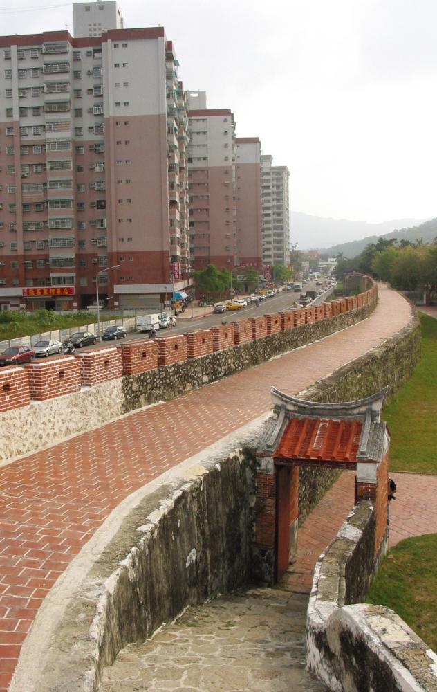 Zuoying impresses visitors by its numerous historic sites and attracts many with its unique characteristics, blending old and new alike. 