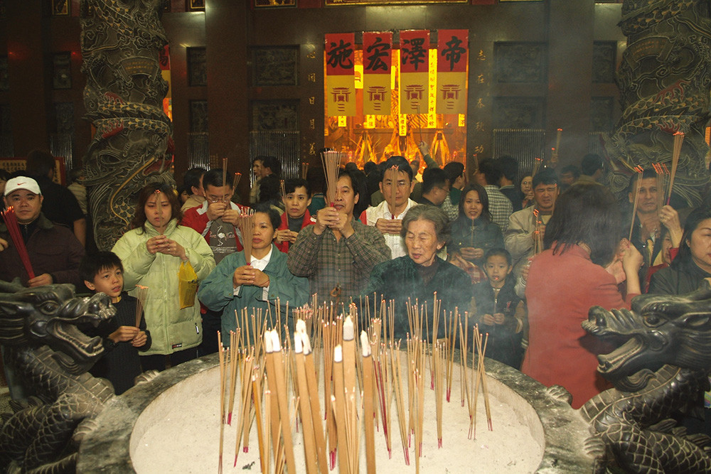 Many visitors are attracted to the Taoist temples by their unique architectures and sophisticated ceremonies.