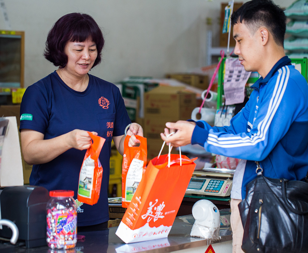 美濃農會超市店長劉美禎。（攝影／連偉志）