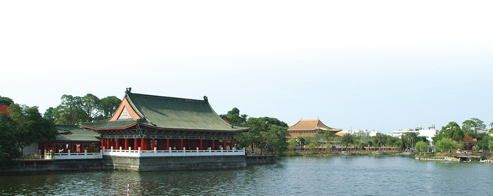 Kaohsiung Confucian Temple near Lotus Pond has become the famous sightseeing spot in Zuoying. 
